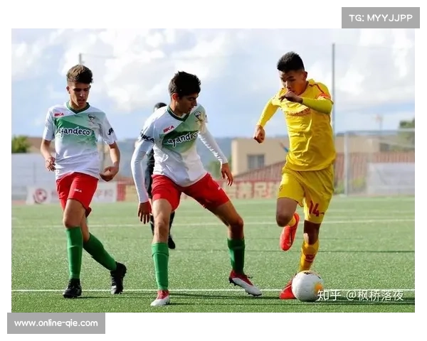 古巴教练团队指导新疆拳击青训 强化中近距离对抗技术