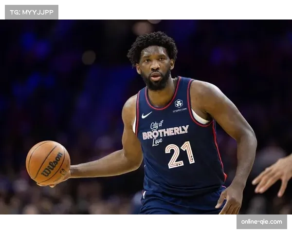 恩比德因膝盖酸痛被列入每日观察名单，76人冲刺阶段面临挑战